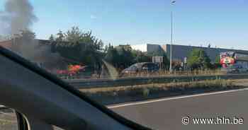 BMW brandt volledig uit op N60 | Nazareth | hln.be - Het Laatste Nieuws