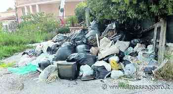 Sora, spunta una discarica dietro la chiesa: tra i rifiuti anche cibo e vestiti per i poveri - ilmessaggero.it