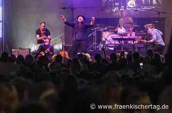 Blues und Jazz Bamberg: Dennis Hormes, WellBad und Yasi Hofer brillieren auf dem Maxplatz. - Fränkischer Tag