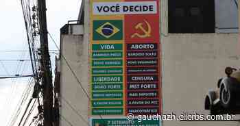 Justiça Eleitoral determina retirada de painéis anticomunistas de prédios de Porto Alegre - GZH