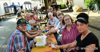 Am Langen Tisch feiern Braker zusammen | Lokale Nachrichten aus Lemgo - Lippische Landes-Zeitung