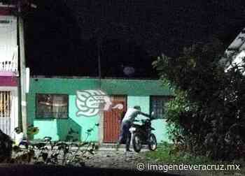 ¡Se peló con la moto! En plena feria de Misantla, sujeto roba motocicleta - Imagen de Veracruz