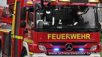 Mehrfamilienhaus in Niedereschach - Feuerwehr löscht Brand auf einem Balkon - Schwarzwälder Bote