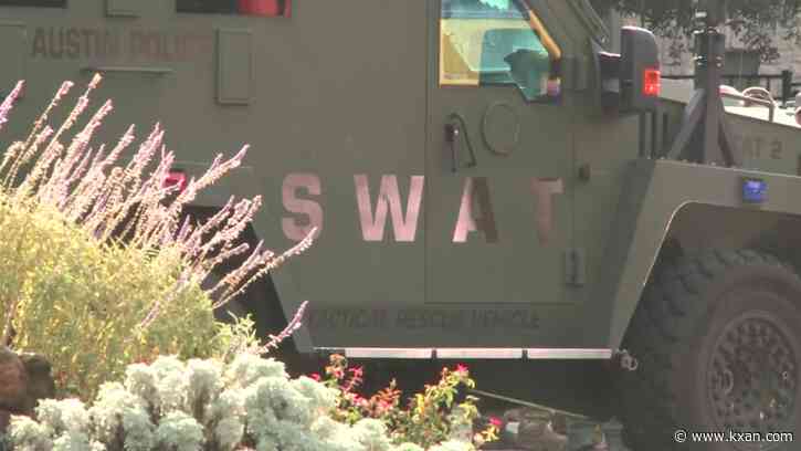 Police search for man involved in domestic disturbance at south Austin apartment