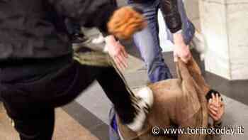 Follia dopo l'incidente a Torino Rebaudengo: auto investe un ragazzo di 16 anni, i due a bordo scendono e lo pestano - TorinoToday