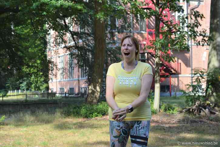 “Lachen is écht gezond”: op lachwandeling met met Katrien Meys in park Hallehof
