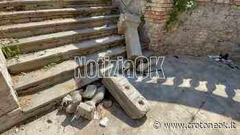 Crotone, Orto Tellini perde pezzi: cadono le colonne ~ CrotoneOk.it - CrotoneOK.it