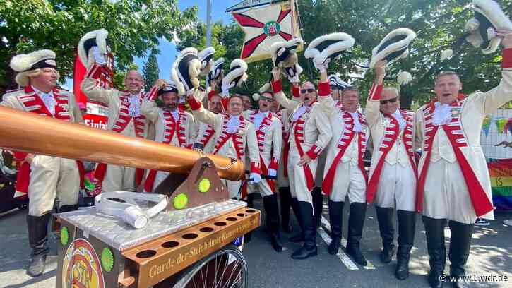 Karneval im Hochsommer: Steinheim feiert 111 Jahre Rosenmontagsumzüge - WDR Nachrichten