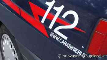 Caorle, ladra tenta di rubare una borsa al mercato e travolge due persone: arrestata - La Nuova Venezia