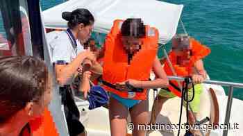 Barca in difficoltà al largo di Caorle, la Guardia Costiera salva una famiglia di Casale sul Sile - Il Mattino di Padova