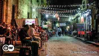 To solve economic woes, Egypt turns off city street lights, lowers air conditioning - DW (English)