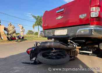 Motociclista perde o controle e para embaixo de caminhonete em Nova Andradina - TOPMÍDIA NEWS