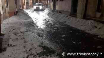 Grandinata record ad Asolo, ghiaccio spalato dalle strade - TrevisoToday
