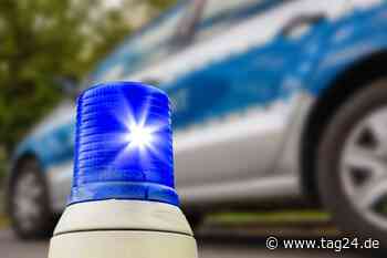 Polizei sieht Bub (9) und seine Eltern an Bahnübergang und fällt vom Glauben ab - TAG24