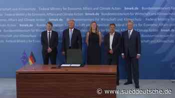 Bund und Gas-Importeure schließen Vereinbarung zu LNG-Terminal-Belieferung - Süddeutsche Zeitung - SZ.de