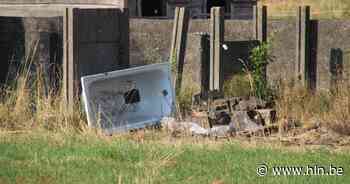 Kwajongens steken afval in brand nabij verlaten hoeve - Het Laatste Nieuws