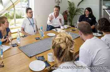 Sozialminister Manne Lucha besucht einzigartige Inklusions-WG in St. Leon-Rot - Heidelberg - Nachrichten und Informationen - Mannheimer Morgen