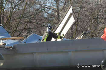 Maltempo: temporale scoperchia PalaLancia a Chivasso - Piemonte - Agenzia ANSA