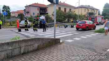 Spaventoso incidente sulla Saronno-Monza a Solaro, auto rovesciata semaforo abbattuto | FOTO - Il Notiziario