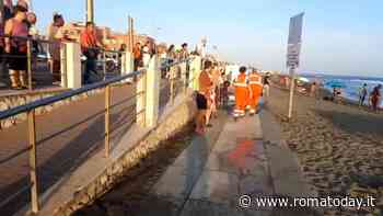 Tragedia ad Ostia, muore nella spiaggia libera senza bagnino