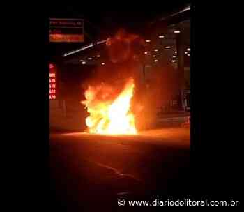 Veículo pega fogo em posto de gasolina em Praia Grande; vídeo - Diário do Litoral