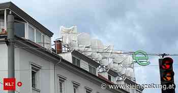 Am Radetzkyspitz: Christo in Graz? Warum die Merkur-Werbung seit Monaten verhüllt ist - Kleine Zeitung