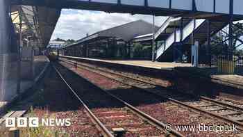 Swindon and Gloucester train disruption due to track renewal - BBC