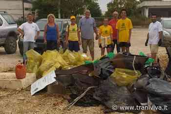 Infissi, sanitari, tubi di gomma, suole di scarpe: intervento di Legambiente per ripulire la costa nord - TraniViva