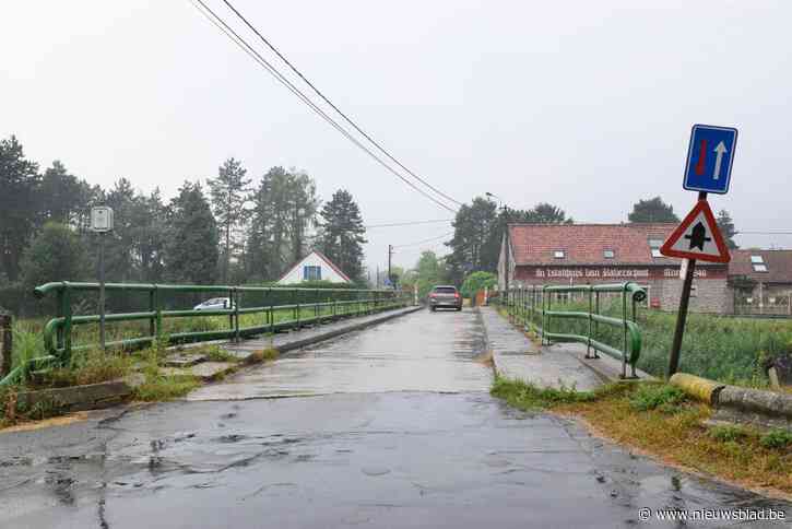 Brug aan Stadhuis van Raverschoot gaat anderhalve week dicht