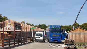 Die ersten Fahrgeschäfte stehen auf dem Volksfestplatz – Das kommt in den nächsten Tagen hinzu