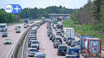 Stau auf der A7 zwischen Hannover und Hildesheim - Baustelle ist der Grund - HAZ