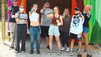 Jugendliche sprühen - Graffiti-Kunst beim Balinger Bahnhof - Schwarzwälder Bote