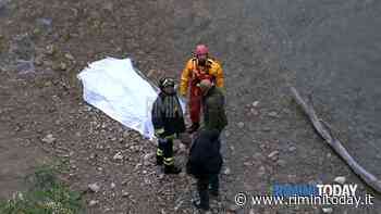 Dramma all'alba, ritrovata senza vita nel lago del parco della Cava - RiminiToday