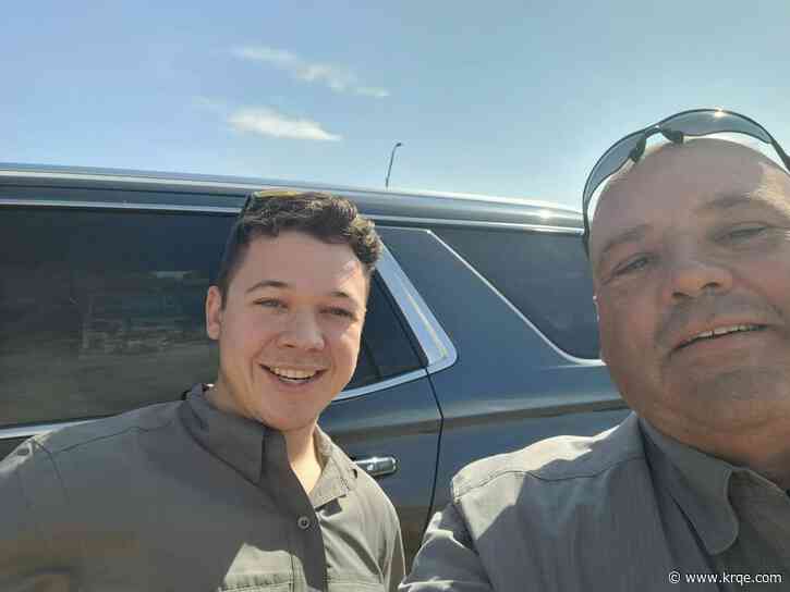 Kyle Rittenhouse a passenger in Thrall traffic stop, takes selfie with officer