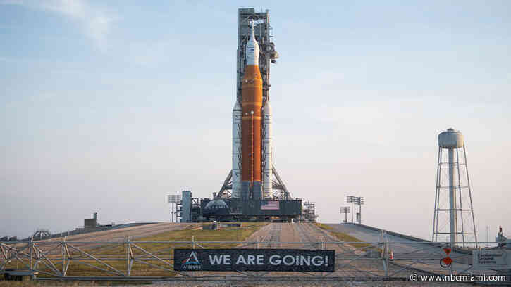 NASA's Moon Rocket Moved to Launch Pad for 1st Test Flight