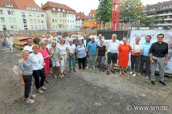 Mieter feiern Baustellenfest im Schatten des berühmten Krans