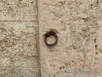 Connaissez-vous l’histoire des anneaux qui habillent les façades de maisons à Vence ?