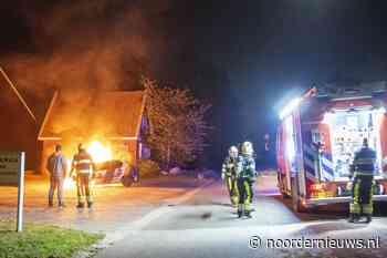 Auto vliegt in de brand bij de Triemen - Noordernieuws