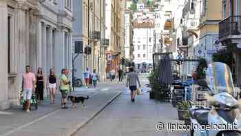Abiti e jeans addio: la rivoluzione di via Trento a Trieste tra bici musica, cene e gelati - Il Piccolo