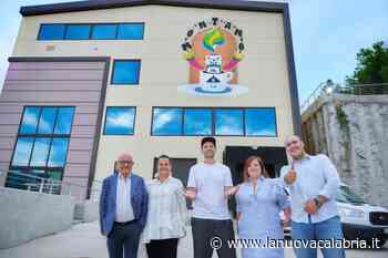 Cerva, sullo stabilimento Montano Caffè un'opera d'arte firmata Sirelli - La Nuova Calabria