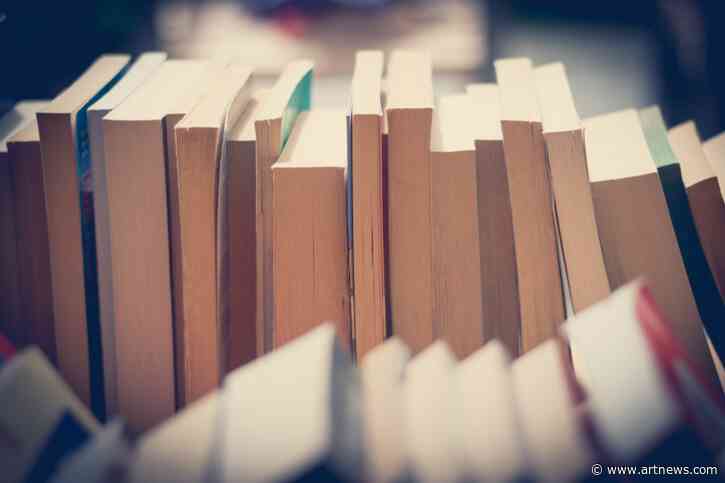 7 Essential Books of Art Criticism for Fine Arts Students