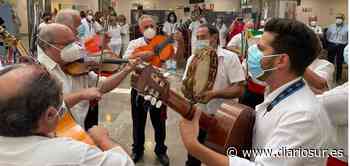 Un coro rociero y una panda de verdiales llevan la feria a los pacientes del Hospital Clínico - Diario Sur