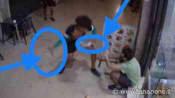 Pisa, il video choc dell'accoltellamento alla Stazione. Arrestato un 19enne - LA NAZIONE