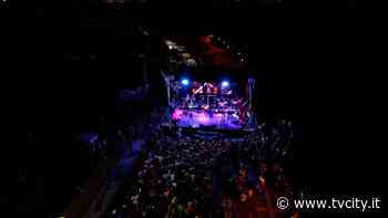 Sal Da Vinci show, scatena Torre nella “Notte delle Stelle” - Tvcity