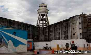 Violenta pelea a facazos en la cárcel de Olmos terminó con un interno herido - 0221.com.ar