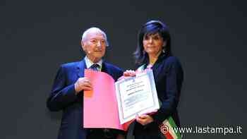 “Dedichiamo un luogo speciale a Piero Angela”: così sarà ricordato a Vercelli e in provincia - La Stampa