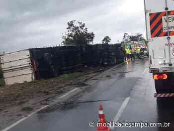 Tombamento de caminhão bloqueia parcialmente rodovia Régis Bittencourt em Barra do Turvo - Mobilidade Sampa