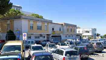 La compagna viene ricoverata, lui non può entrare per le norme anti covid e picchia medici e infermiere