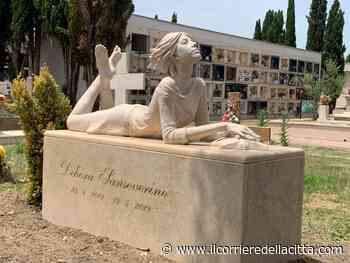 Debora Sanseverino, al cimitero di Ardea una statua per la 17enne morta all’improvviso - Il Corriere della Città