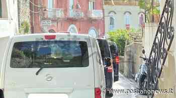 Traffico a Positano, sono tanti gli NCC con minivan - Positanonews - Positanonews